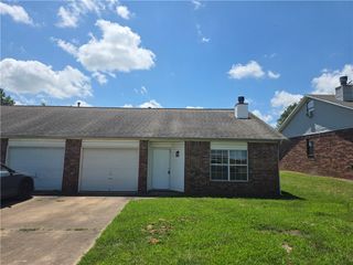2430 W Gum Street, Rogers, AR 72758