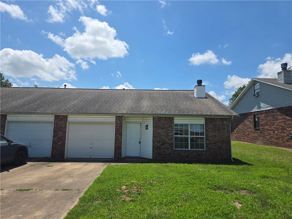 2430 W Gum Street, Rogers, AR 72758