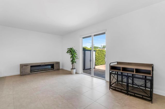 3827 NE 166th St 7, North Miami Beach, FL 33160