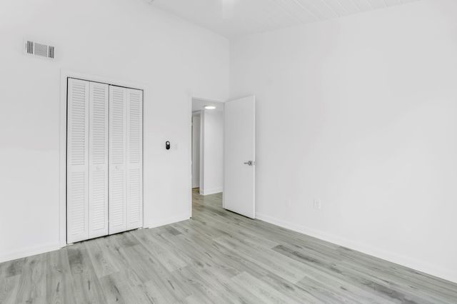 3827 NE 166th St 7, North Miami Beach, FL 33160