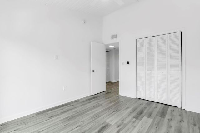 3827 NE 166th St 7, North Miami Beach, FL 33160