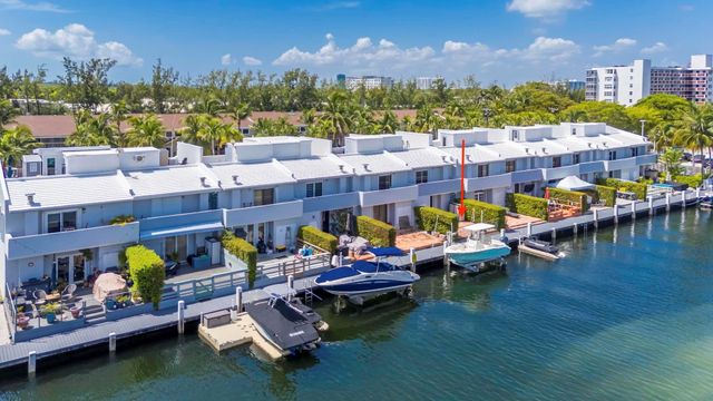 3827 NE 166th St 7, North Miami Beach, FL 33160