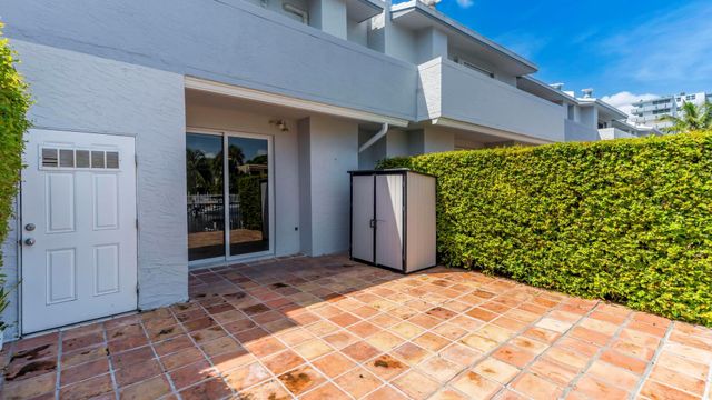 3827 NE 166th St 7, North Miami Beach, FL 33160