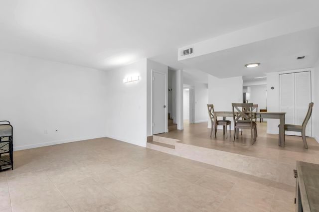 3827 NE 166th St 7, North Miami Beach, FL 33160