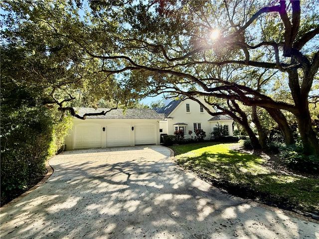 1086 Winding River Road, Vero Beach, FL 32963