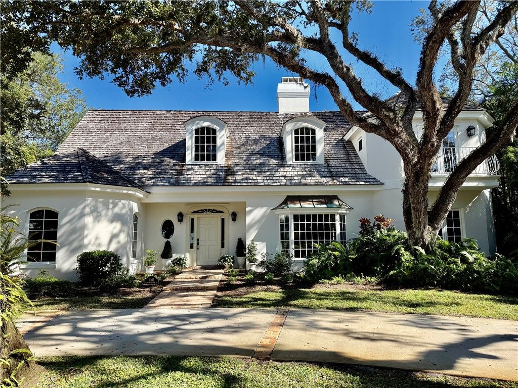 1086 Winding River Road, Vero Beach, FL 32963
