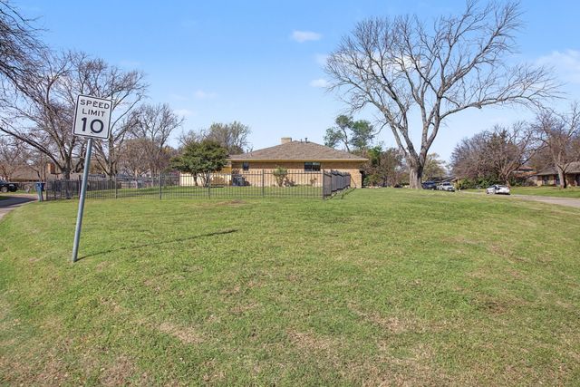 208 Ashe Bend Drive, Rowlett, TX 75087