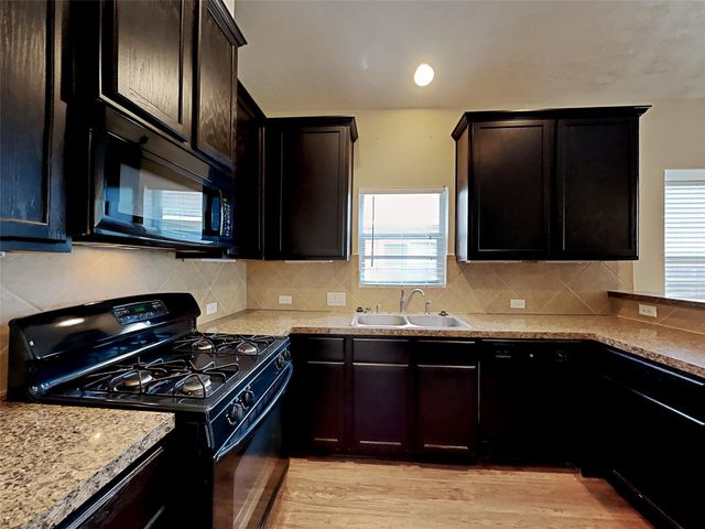 28914 Hidden Lake W, Magnolia, TX 77354