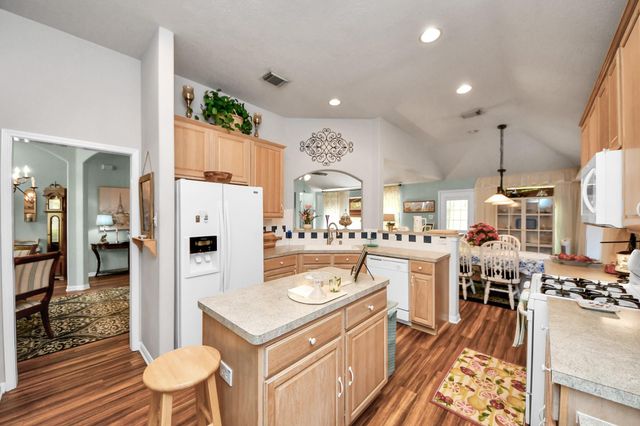 143 S Delta Mill Circle, Conroe, TX 77385