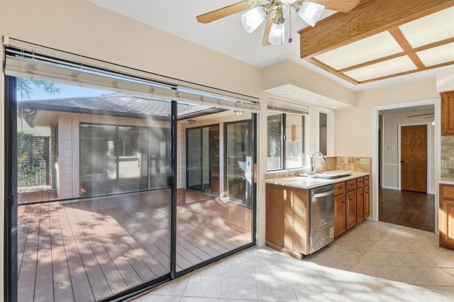 1109 Lohmans Crossing RD, Lakeway, TX 78734