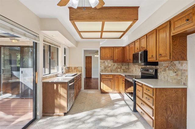 1109 Lohmans Crossing RD, Lakeway, TX 78734