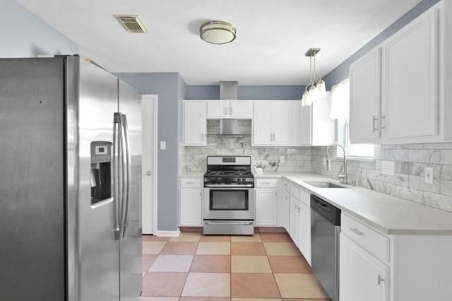 6715 Dillon Drive, Magnolia, TX 77354