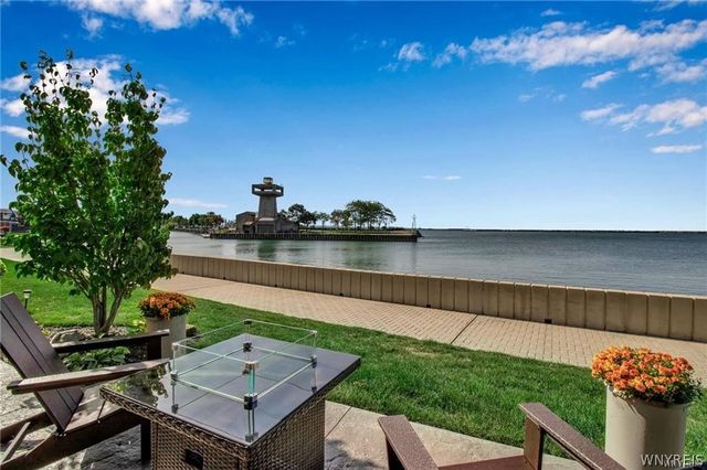 36 Harbour Point, Buffalo, NY 14202