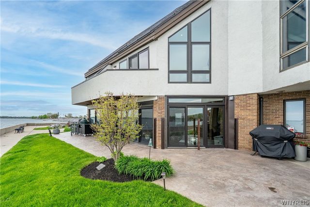 36 Harbour Point, Buffalo, NY 14202