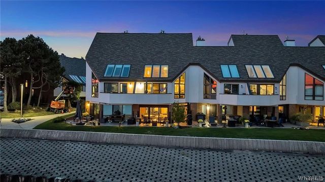 36 Harbour Point, Buffalo, NY 14202