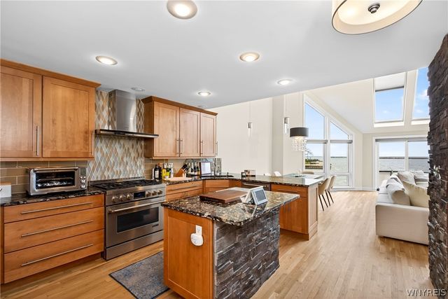 36 Harbour Point, Buffalo, NY 14202