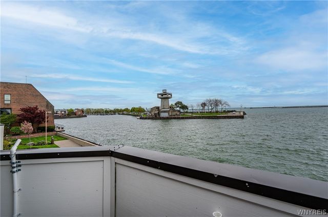 36 Harbour Point, Buffalo, NY 14202
