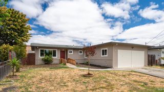65 Arlington Dr, Petaluma, CA 94952