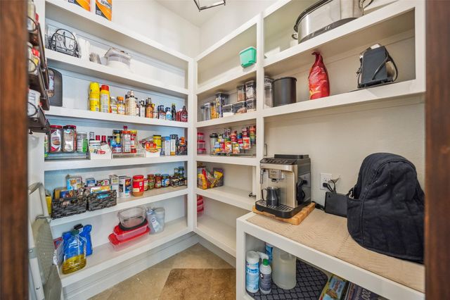 5924 Oak Leaf Court, Conroe, TX 77304