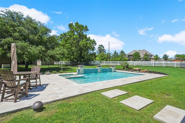 5924 Oak Leaf Court, Conroe, TX 77304