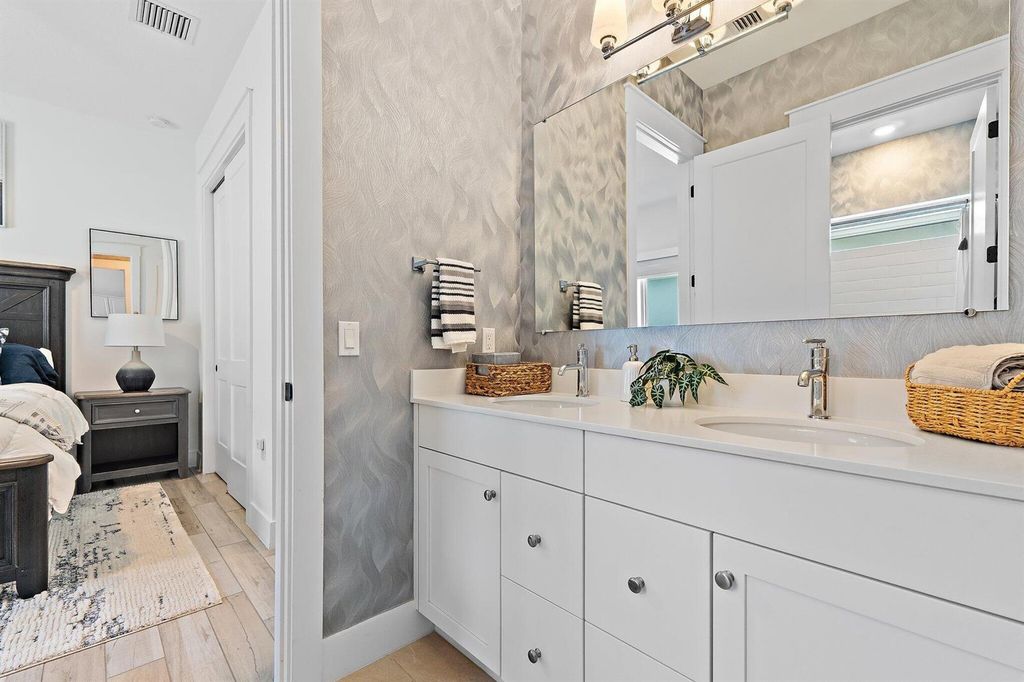 Image 31 of property listing at 12172 Waterstone Circle, Palm Beach Gardens, FL 33412