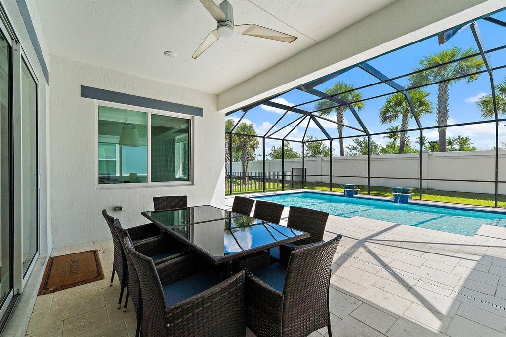 Image 52 of property listing at 12172 Waterstone Circle, Palm Beach Gardens, FL 33412