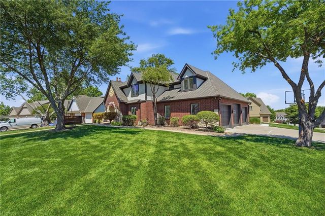 2448 NW Valley View Drive, Lee's Summit, MO 64081