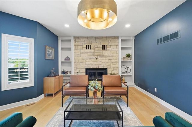 2448 NW Valley View Drive, Lee's Summit, MO 64081