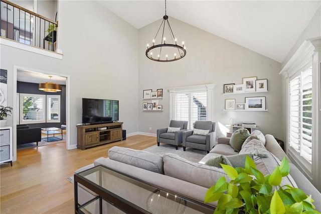 2448 NW Valley View Drive, Lee's Summit, MO 64081
