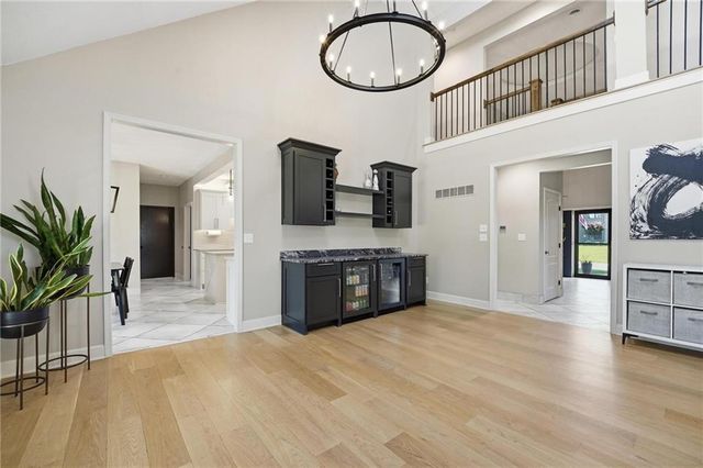2448 NW Valley View Drive, Lee's Summit, MO 64081