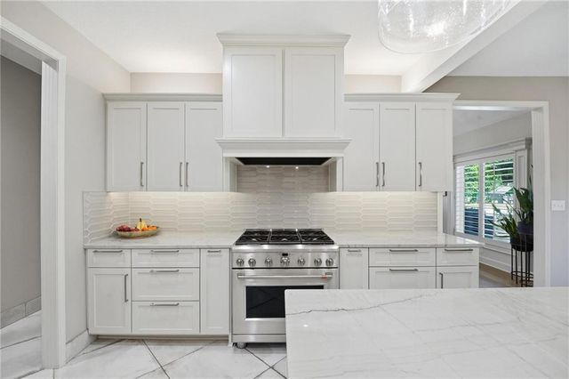 2448 NW Valley View Drive, Lee's Summit, MO 64081