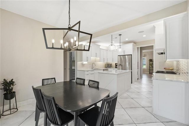 2448 NW Valley View Drive, Lee's Summit, MO 64081