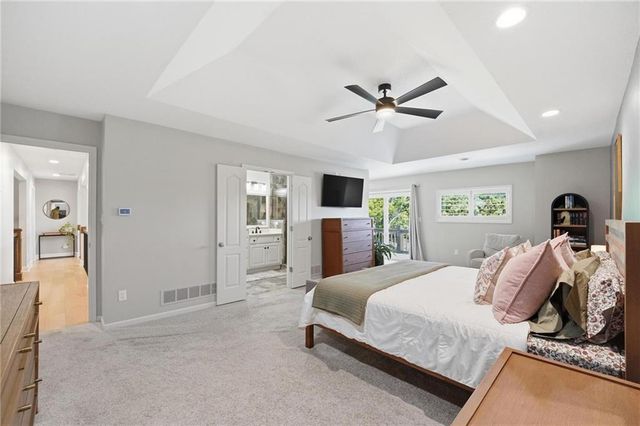 2448 NW Valley View Drive, Lee's Summit, MO 64081