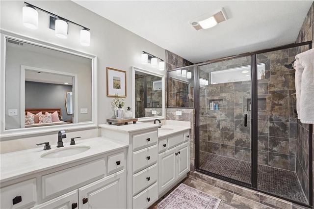 2448 NW Valley View Drive, Lee's Summit, MO 64081