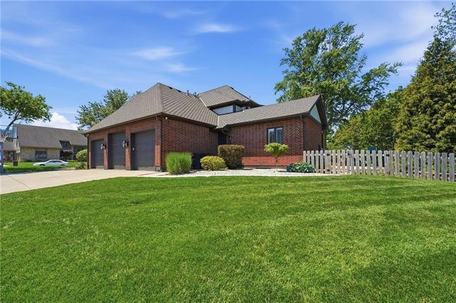 2448 NW Valley View Drive, Lee's Summit, MO 64081