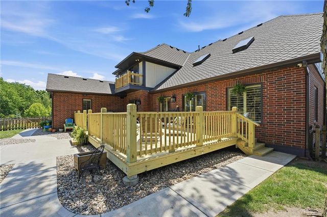 2448 NW Valley View Drive, Lee's Summit, MO 64081