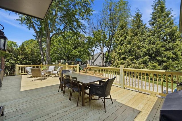 2448 NW Valley View Drive, Lee's Summit, MO 64081