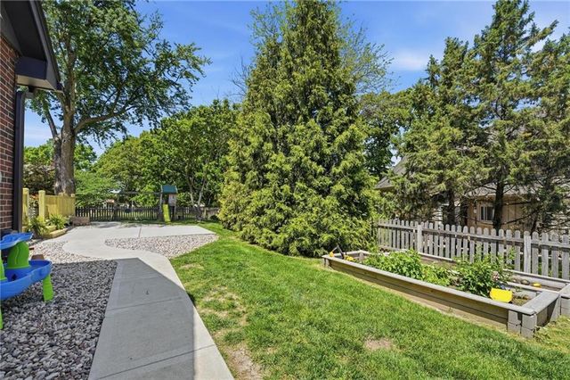 2448 NW Valley View Drive, Lee's Summit, MO 64081