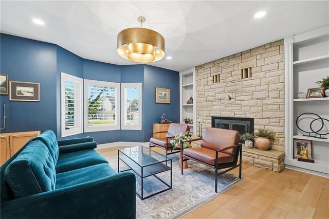 2448 NW Valley View Drive, Lee's Summit, MO 64081