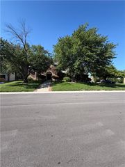 2448 NW Valley View Drive, Lee's Summit, MO 64081