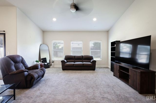 5413 Rivulet Run Court, Bakersfield, CA 93313