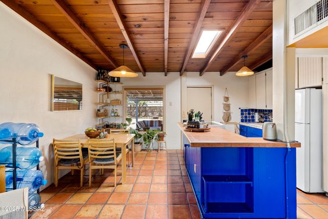 814 N Dodge Boulevard, Tucson, AZ 85716