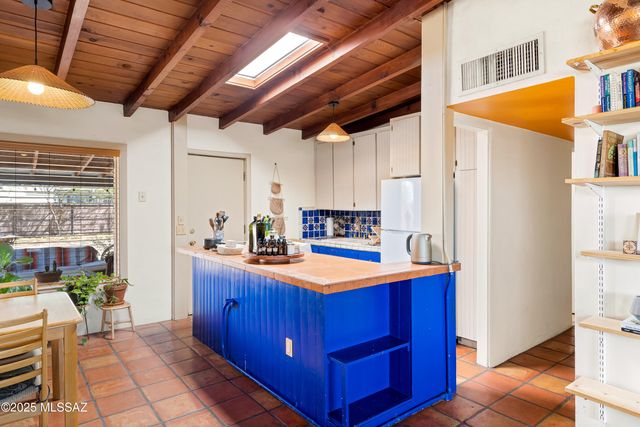 814 N Dodge Boulevard, Tucson, AZ 85716