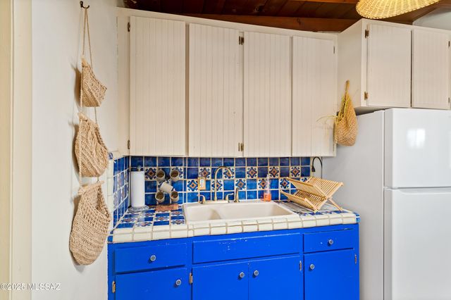 814 N Dodge Boulevard, Tucson, AZ 85716