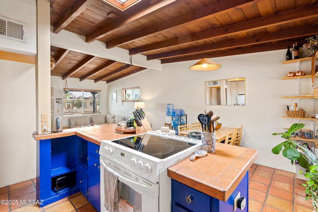 814 N Dodge Boulevard, Tucson, AZ 85716