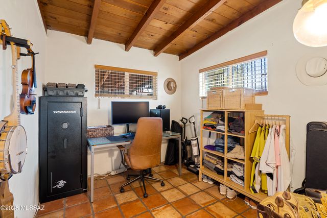 814 N Dodge Boulevard, Tucson, AZ 85716