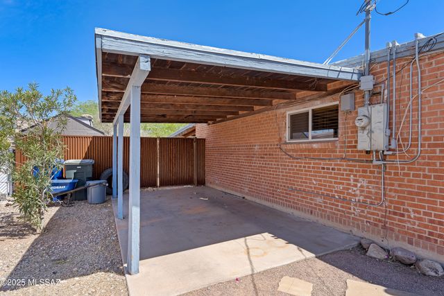 814 N Dodge Boulevard, Tucson, AZ 85716