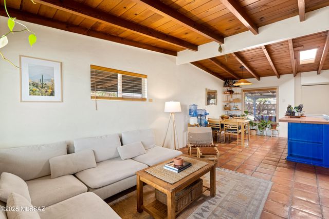 814 N Dodge Boulevard, Tucson, AZ 85716