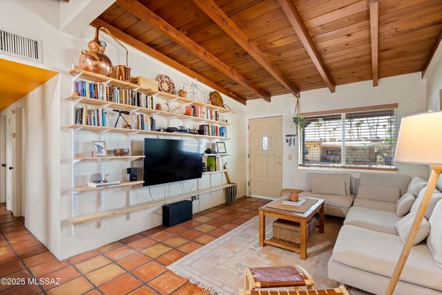 814 N Dodge Boulevard, Tucson, AZ 85716