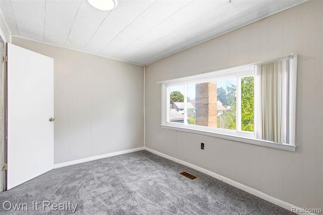 26546 Palmer Boulevard, Madison Heights, MI 48071